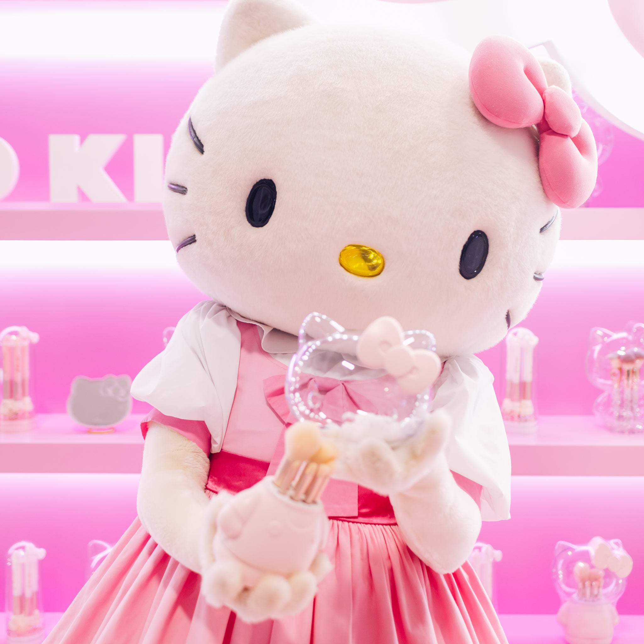 Hello Kitty® The Core 6-PC BRUSH SET • Impressions Vanity Co.